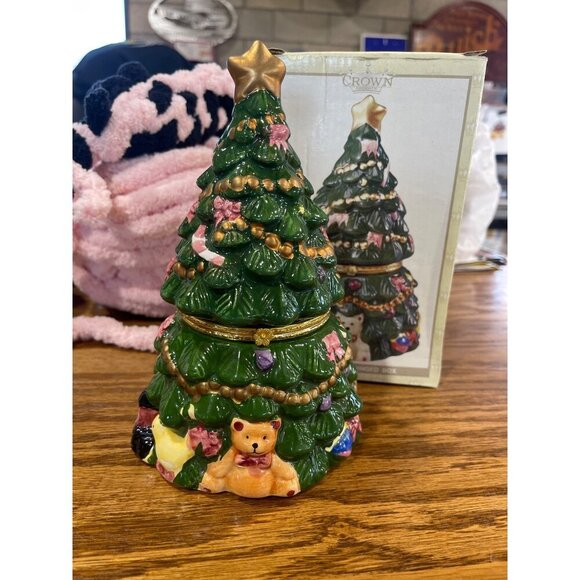 Vintage Crown Christmas Tree Hinged Trinket Box With Bear & Ornaments‎ - Picture 1 of 16